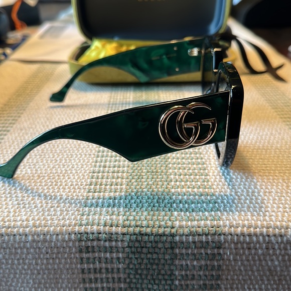 NWOT Authentic Gucci sunglasses! - Picture 6 of 6